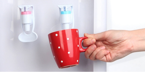 آبی از شیر خروجی آبسردکن خارج نمی شود.