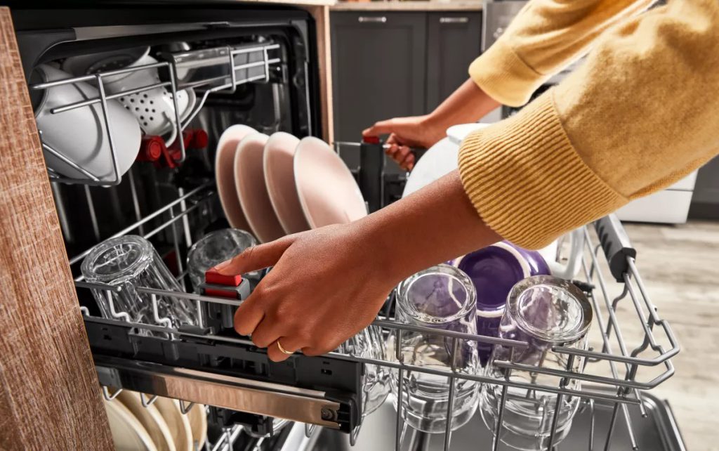 کمبود فشار آب و طولانی شدن زمان شستشوی ظرفشویی