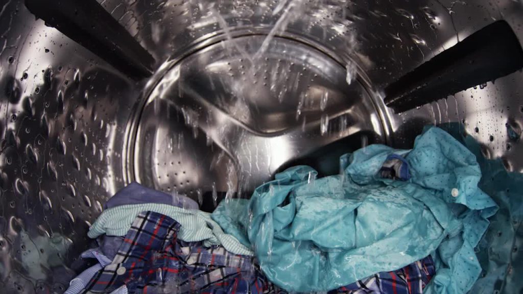 آبگیری نکردن ماشین لباسشویی به دلیل خرابی شیر برقی