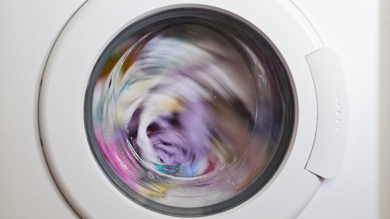 5 علت کار نکردن دور تند ماشین لباسشویی