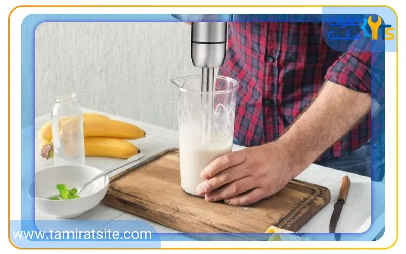 استفاده از گوشت کوب برقی برای درست کردن شیرموز