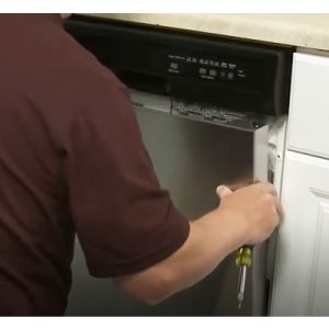 خارج کردن دری بیرونی ظرفشویی-