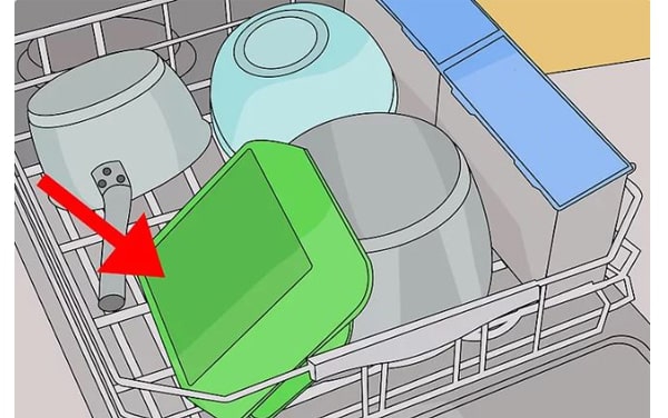 چیدن-ماهی-تابه-در-ظرفشویی